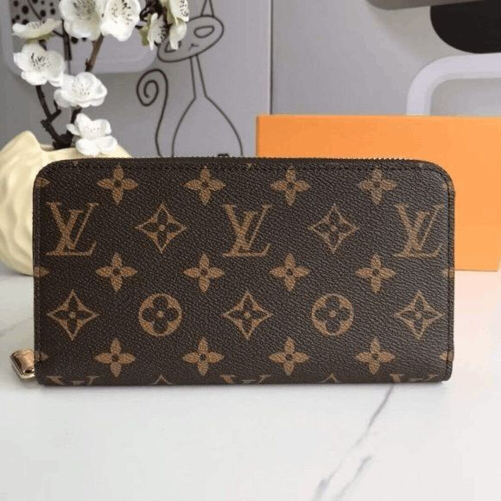 💋💋💋New Purse Zippy Monogram Wallet💋Brown